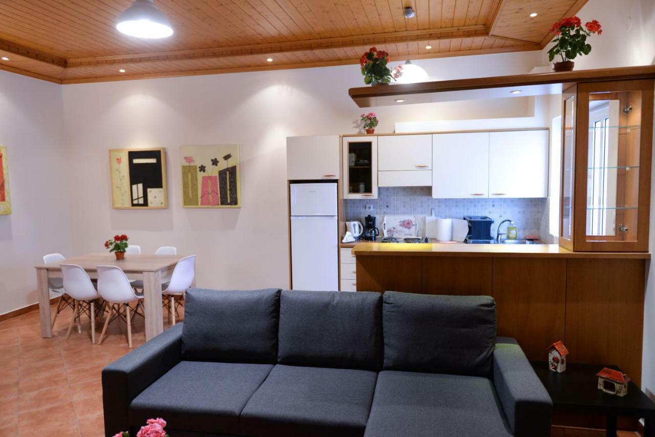 Patras Cozy Lodge מראה חיצוני תמונה